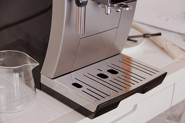 DELONGHI全球咖啡機銷售第一LatteCrema 專利極速奶泡系統45.JPG