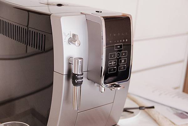 DELONGHI全球咖啡機銷售第一LatteCrema 專利極速奶泡系統46.JPG