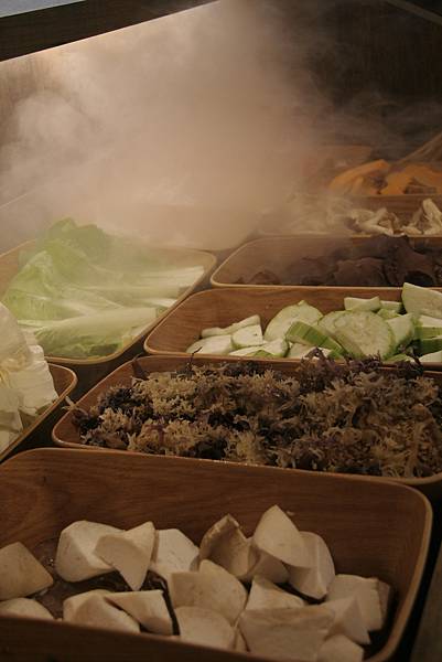 汆食 作伙鍋｜多種湯頭供你選擇｜自助吧菜色自由夾取