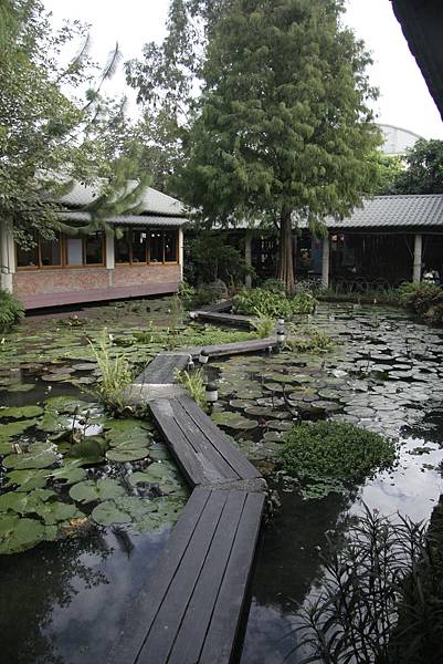 【美食】台中南屯巷弄中的世外桃源「田寮農莊」池塘景觀餐廳｜訂