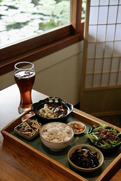 【美食】台中南屯巷弄中的世外桃源「田寮農莊」池塘景觀餐廳｜訂