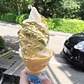 NIPPON-Day4-6金澤金箔冰淇淋.jpg