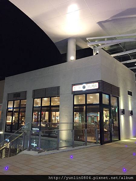 Kua'Aina-2.jpg Kua'Aina-2.jpg