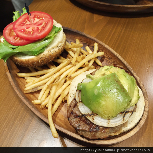 Kua'Aina-9.jpg Kua'Aina-9.jpg