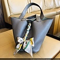 Hermes 8F picotin 18 PHW twilly.jpg