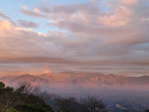 苗粟大湖露營區【桃源山城】追雲海 看壯麗山景 賞橘紅彩色夕陽