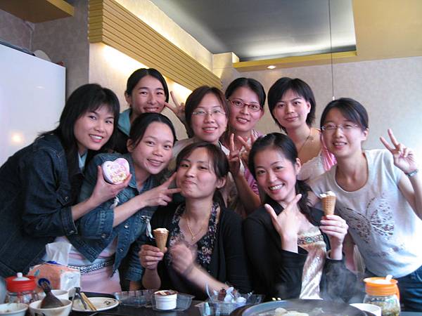 大姊.小尹生日快樂