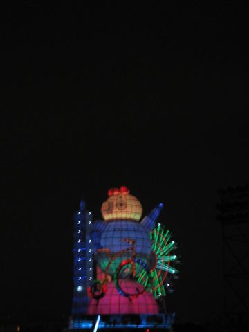 捷運列車繞豬轉