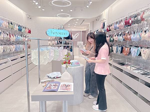 line_oa_chat_250101_130207_group_9.jpg