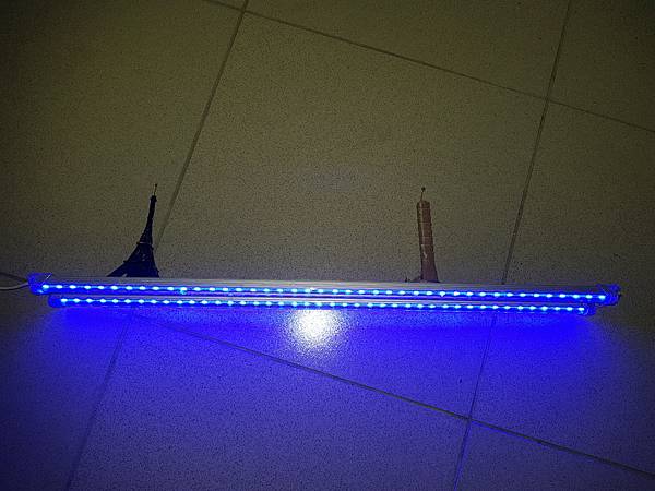 珊瑚/軟體用 DIY製作的二尺藍燈 可調亮度 400元
