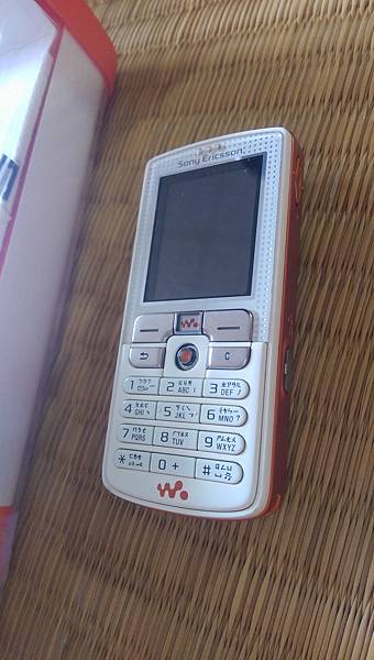 舊款GSM系統手機 贈品