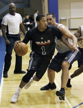 Chicago Bulls guard Derrick Rose 