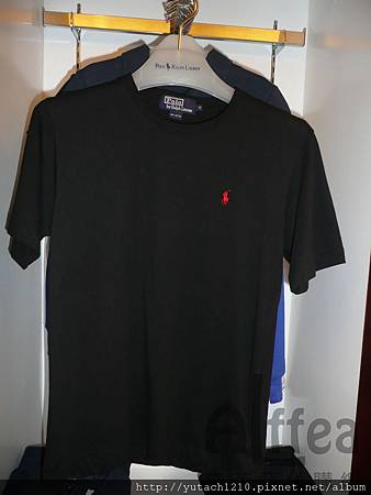 P1050605男黑衣紅馬T shirt.jpg