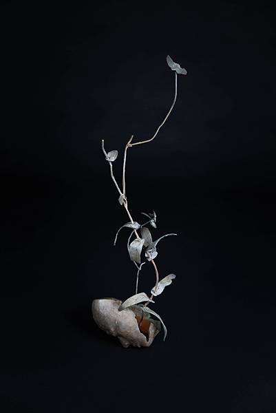 人境 84 x 21 x 17 cm 樹酯_玻璃纖維_鐵_油畫顏料(主打作品8)2017.jpg