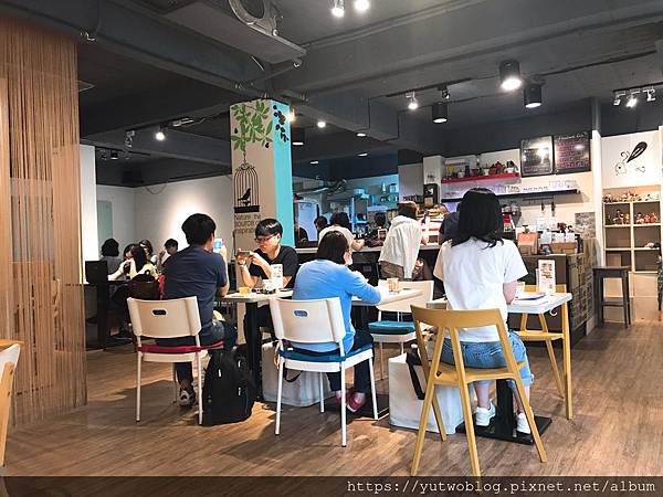 〔台北｜小巨蛋〕Leisure Cafe 不限時咖啡廳 | 