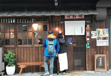 走一段赤峰街....