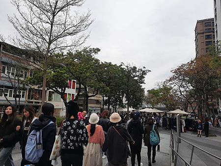 走一段赤峰街....