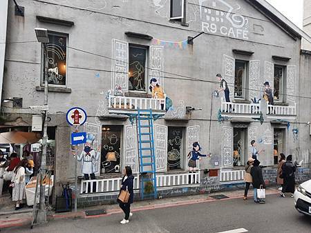 走一段赤峰街....