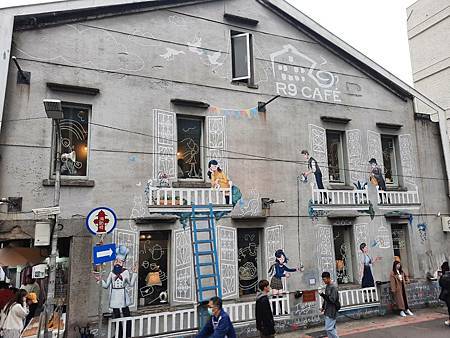 走一段赤峰街....