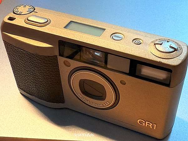 Ricoh GR1 銀機開箱~~－海邊的天藍藍~ Yuxian blog ~｜痞客邦