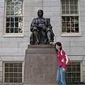 我與集三大謊言於一身的哈佛先生雕像