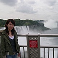 Niagara Falls 其實包含三個瀑布：American Falls, Bridal Veil Falls, Horseshoe Falls