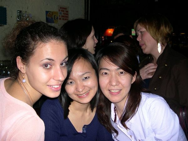 Elodie、Nicole、yuyen ~ Lizzy & Dana in the back