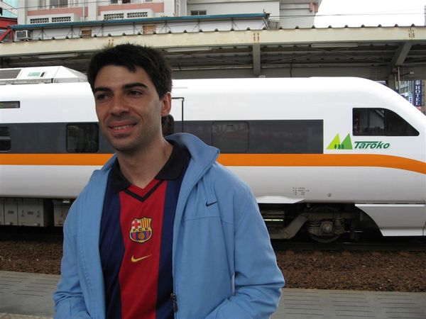 JF 與在馬德里沒什麼的高鐵列車