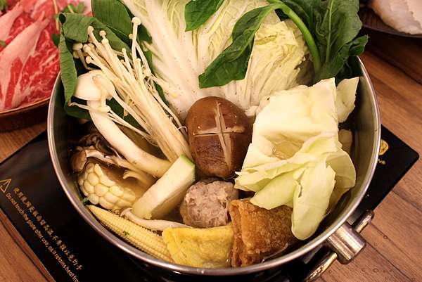 東區火鍋推薦 東區涮涮鍋推薦 獨創18種湯頭 現撈活海鮮 菜盤可換肉盤或海鮮 母湯火鍋專門店 美食寶 痞客邦 東區火鍋推薦 東區涮涮鍋推薦 獨創18種湯頭 現撈活海鮮 菜盤可換肉盤或海鮮 母湯火鍋專門店 美食寶 痞客邦