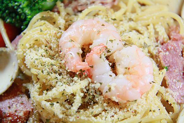 毛利醬醬 義式Pasta - 白醬海陸義大利麵 毛利醬醬 義式Pasta - 白醬海陸義大利麵