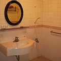 簡陋ㄉ浴室(蓮蓬頭還是壞ㄉ)
