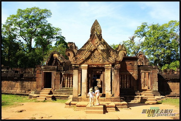 【女皇宮Banteay Srei】入口.jpg