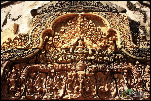【女皇宮Banteay Srei】其中一個門楣.jpg