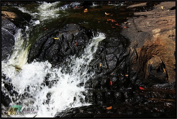 【科巴斯賓水底浮雕Kbal Spean】毗濕奴雕像.jpg