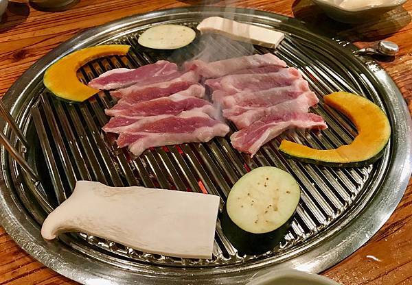 【韓國釜山】無法忘懷的海雲台美食:安家炭火烤肉