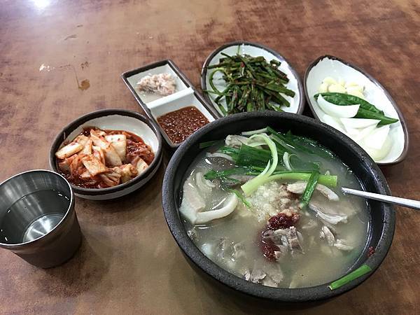 【韓國釜山】人氣女團也大推的巷弄美食:富平罐頭市場豬肉湯飯