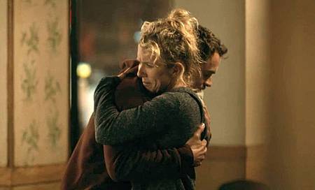 lauren-weedman-doris-looking-murray-bartlett-dom-hug.jpg