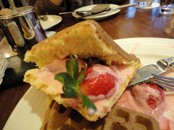 米朗奇草莓鬆餅3-改.JPG