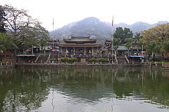 南普陀寺放生池和天王殿