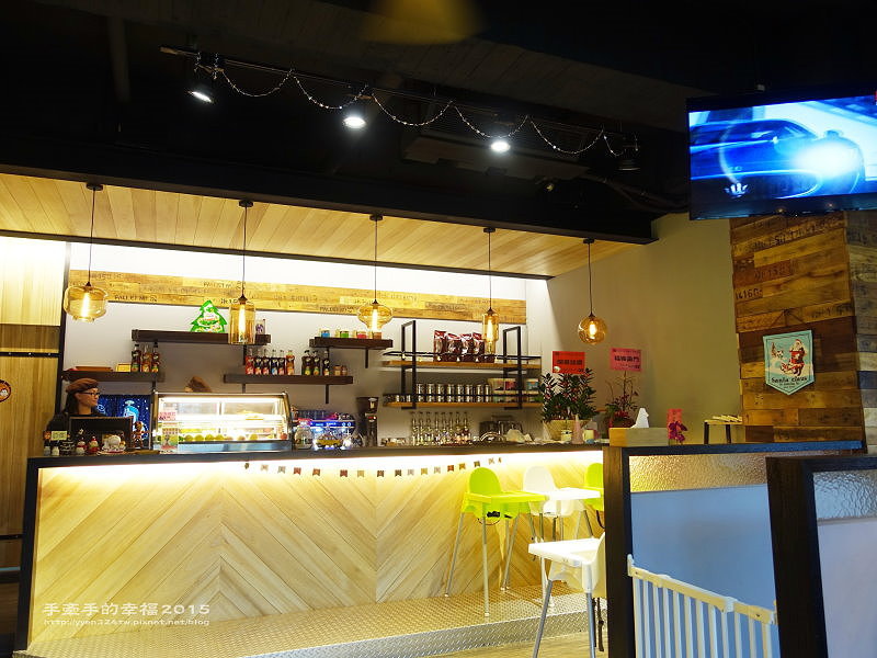 two monkeys151206001 two monkeys151206001