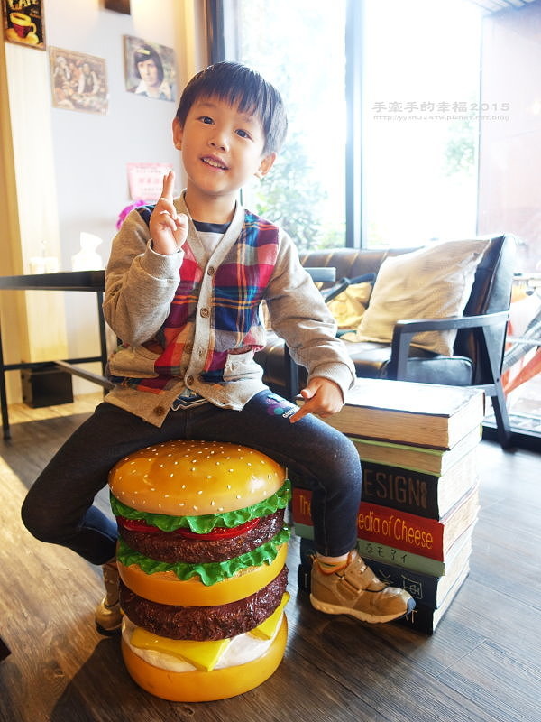 two monkeys151206005 two monkeys151206005