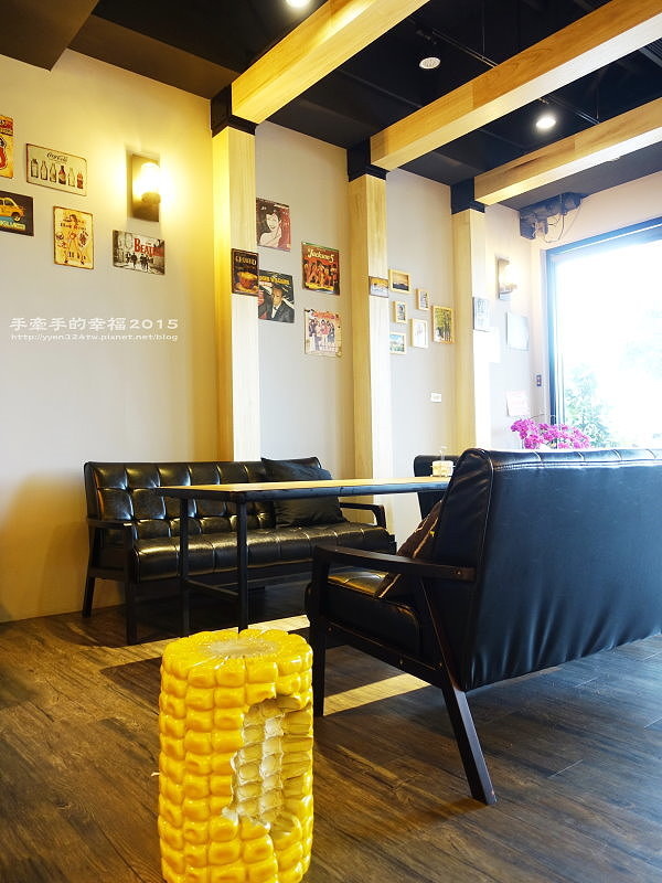 two monkeys151206008 two monkeys151206008