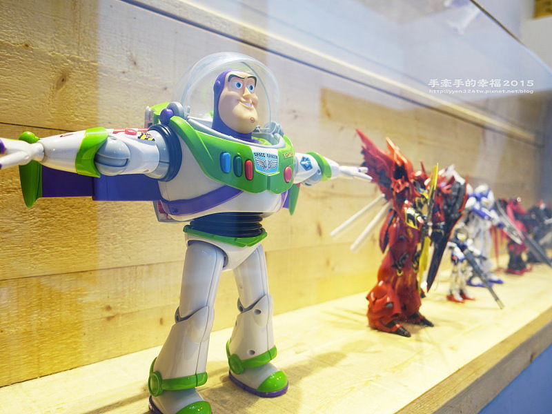 two monkeys151206011 two monkeys151206011