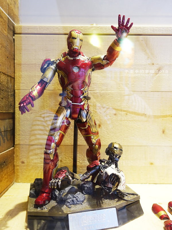 two monkeys151206012 two monkeys151206012