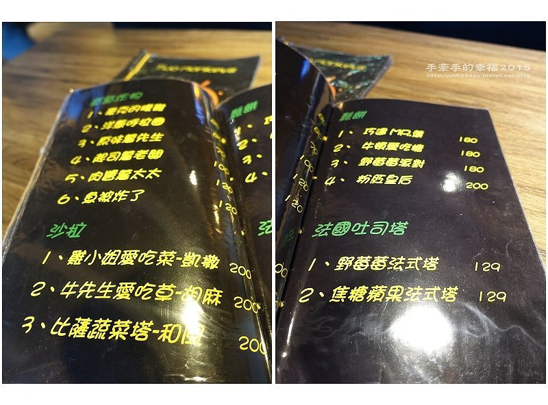 two monkeys151206017 two monkeys151206017