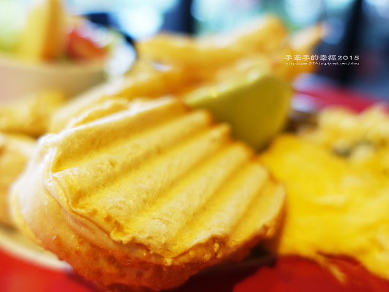 two monkeys151206024 two monkeys151206024