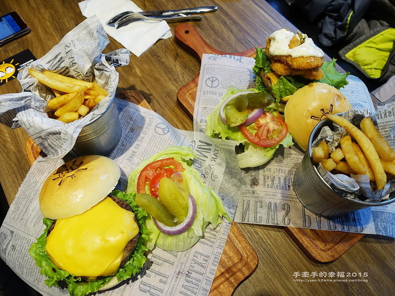 two monkeys151206025 two monkeys151206025