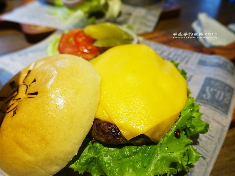 two monkeys151206028 two monkeys151206028