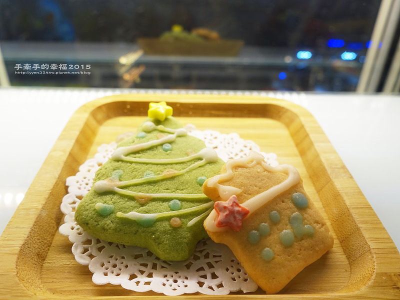 two monkeys151206031 two monkeys151206031