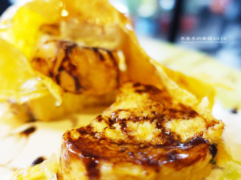 two monkeys151206035 two monkeys151206035